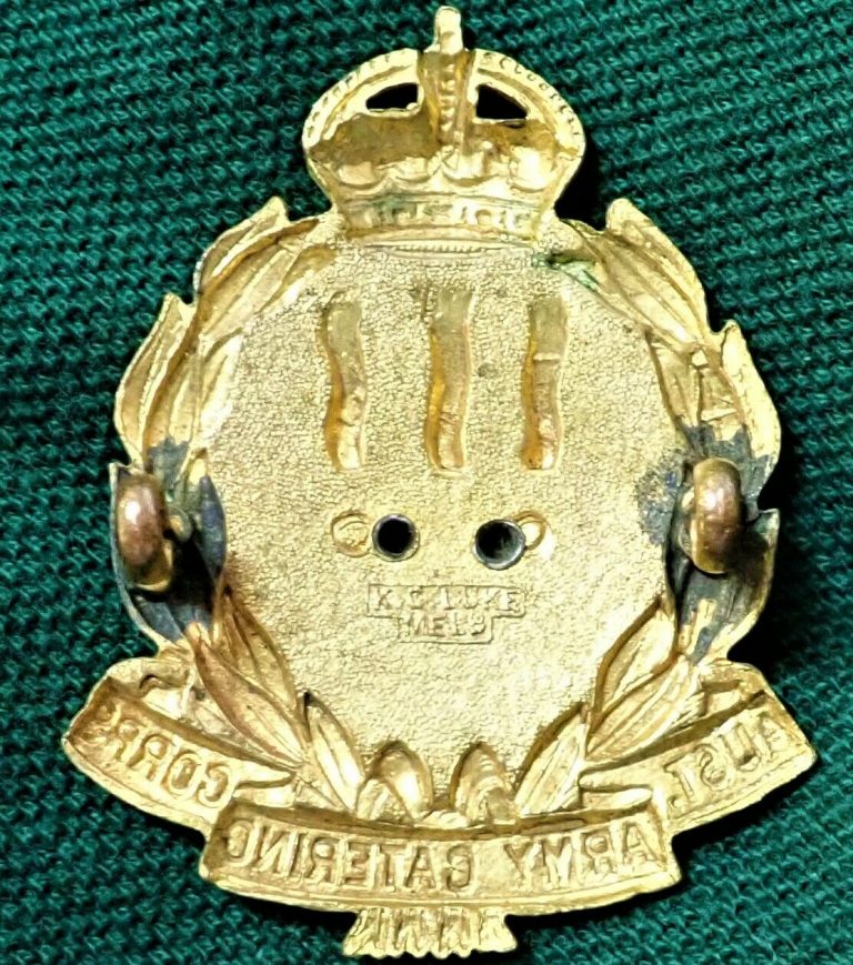 1948-1953 KOREAN WAR AUSTRALIAN ARMY CATERING CORPS BRASS UNIFORM CAP BADGE