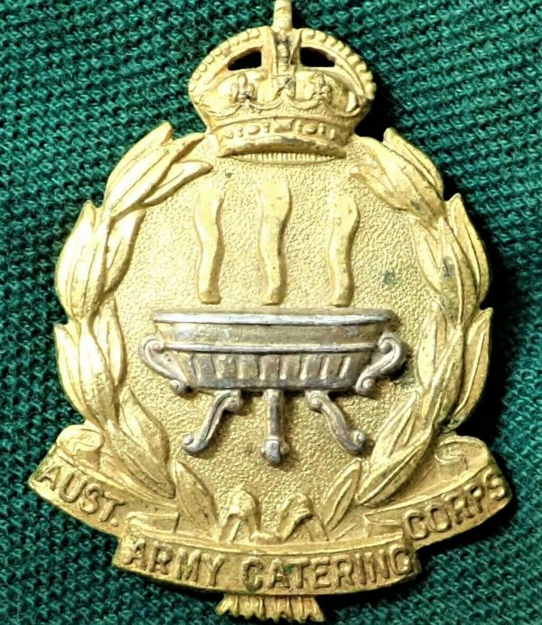 1948-1953 KOREAN WAR AUSTRALIAN ARMY CATERING CORPS BRASS UNIFORM CAP BADGE