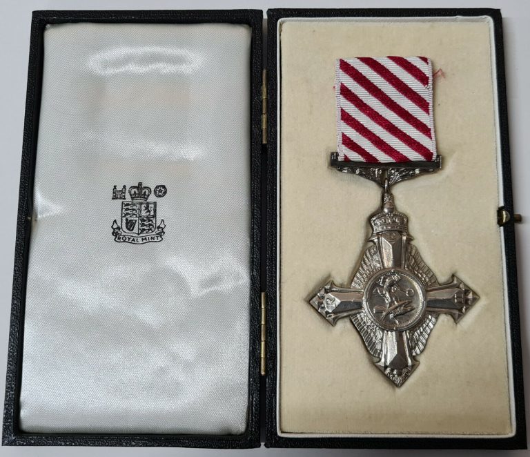 1993 DATED AUSTRALIAN BRITISH NEW ZEALAND CANADA AIR FORCE CROSS MEDAL ANZAC AFC - Image 3