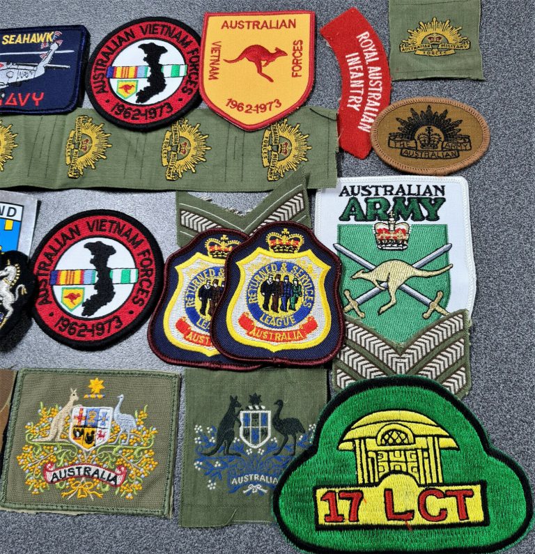 AUSTRALIAN ARMY 1970's to 1990's ERA UNIFORM PATCH & BADGE INSIGNIA LOT