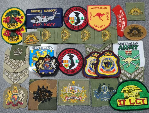 AUSTRALIAN ARMY 1970's to 1990's ERA UNIFORM PATCH & BADGE INSIGNIA LOT