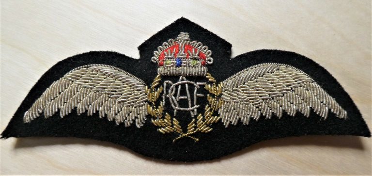 C.WW2 ROYAL CANADIAN AIR FORCE BULLION WOVEN PILOT QUALIFICATION WINGS BADGE