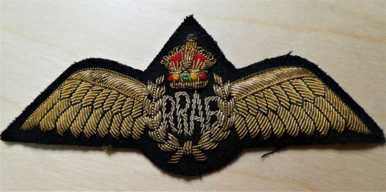 C.WW2 ROYAL RHODESIAN AIR FORCE BULLION WOVEN PILOT QUALIFICATION WINGS BADGE