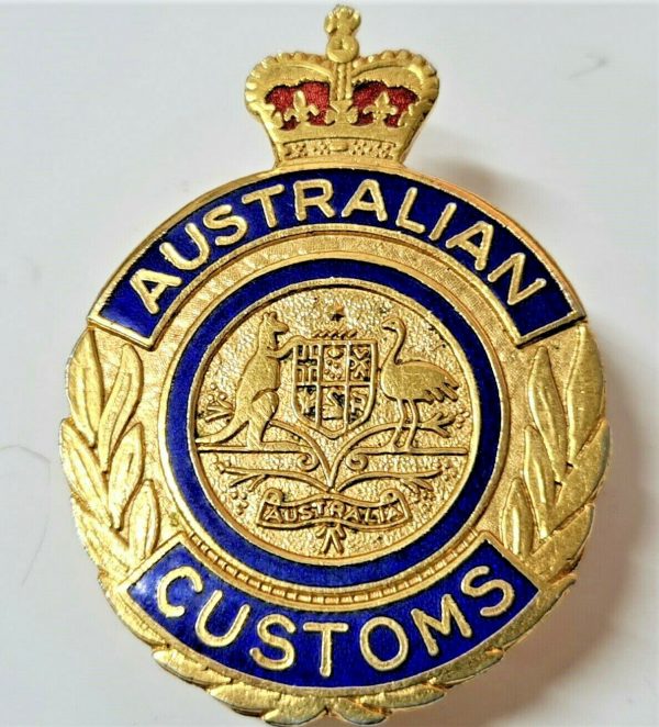 OBSOLETE AUSTRALIAN CUSTOMS FEMALE UNIFORM CAP BADGE 1980'S BY STOKES MELBOURNE