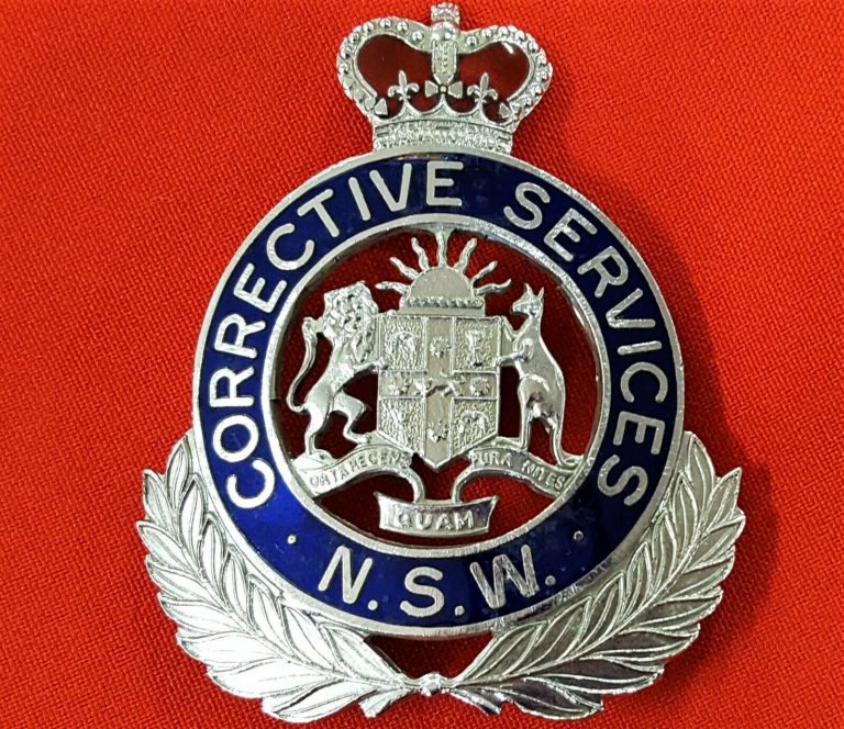 OBSOLETE NEW SOUTH WALES CORRECTIVE SERVICES UNIFORM CAP BADGE 1960'S ERA