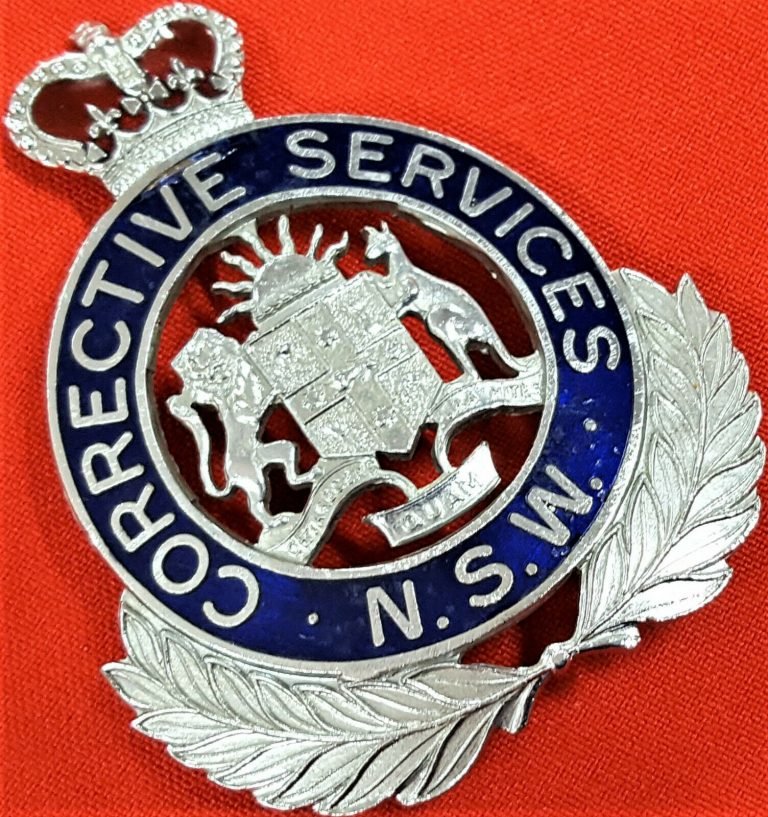 OBSOLETE NEW SOUTH WALES CORRECTIVE SERVICES UNIFORM CAP BADGE 1960'S ERA