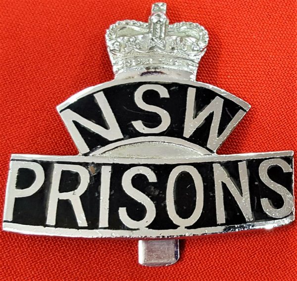 OBSOLETE NEW SOUTH WALES PRISONS SERVICES UNIFORM CAP BADGE 1950'S ERA