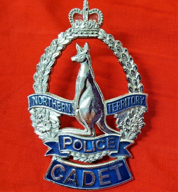 OBSOLETE NORTHERN TERRITORY AUSTRALIA POLICE CADET UNIFORM CAP BADGE 1970'S BRIM