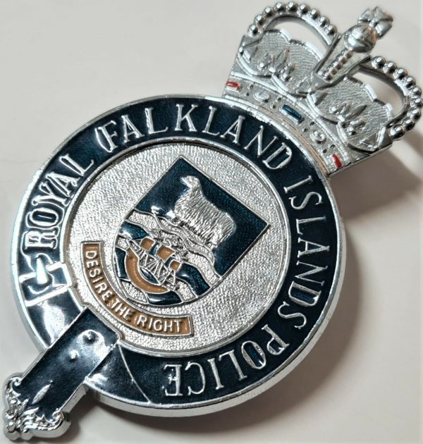 POST WW2 ERA OBSOLETE FALKLANDS ISLANDS POLICE FORCE UNIFORM CAP BADGE