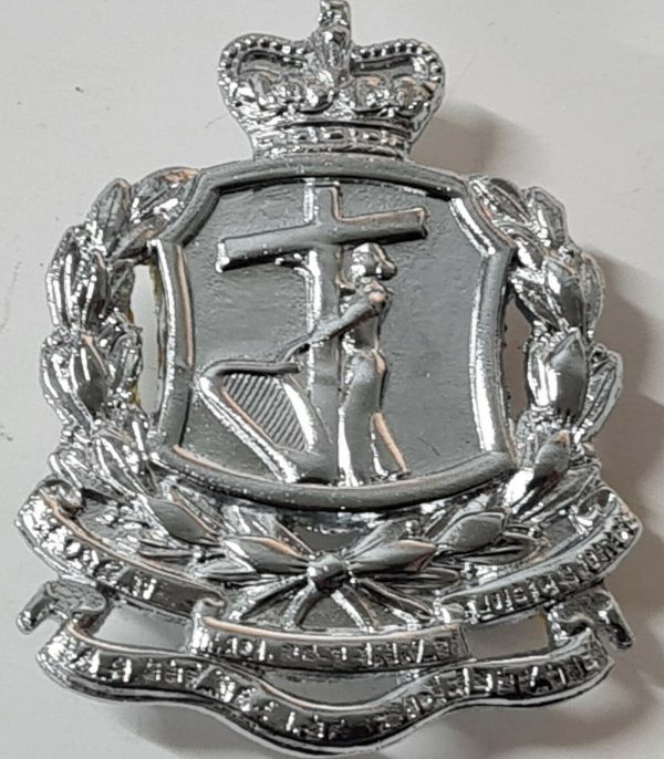 POST WW2 ERA OBSOLETE ROYAL MONTSERRAT POLICE FORCE UNIFORM CAP BADGE 1970'S