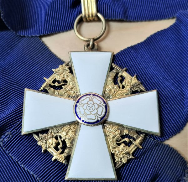 RARE WW2 FINLAND ORDER OF THE WHITE ROSE COMMANDER GRADE NECK BADGE MEDAL