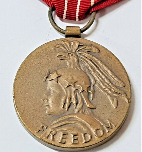 VINTAGE US MEDAL OF FREEDOM WW2 ERA?