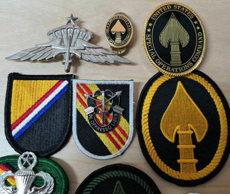 VINTAGE US NAVY & ARMY UNIFORM SPECIAL FORCES PATCHES & BADGES