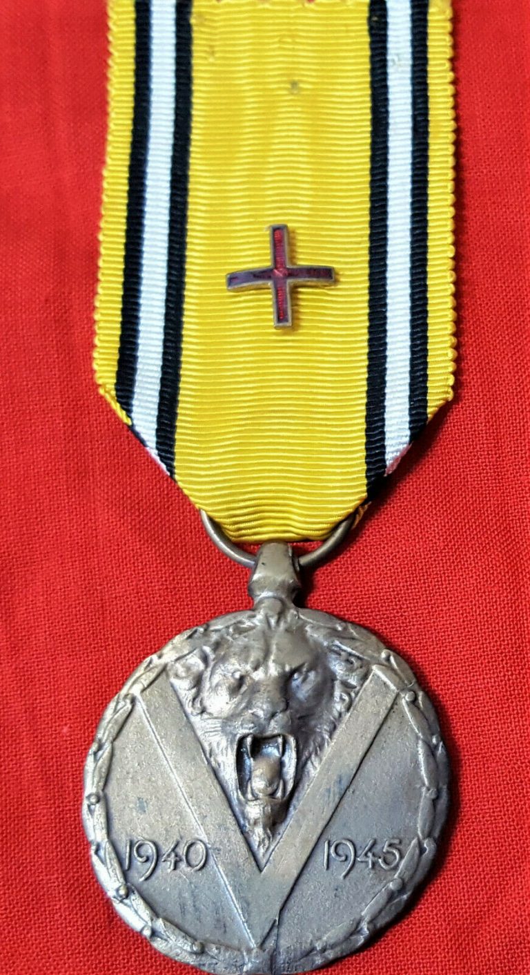 VINTAGE WW2 BELGIUM COMMEMORATIVE WAR SERVICE MEDAL WITH WOUNDED RED CROSS