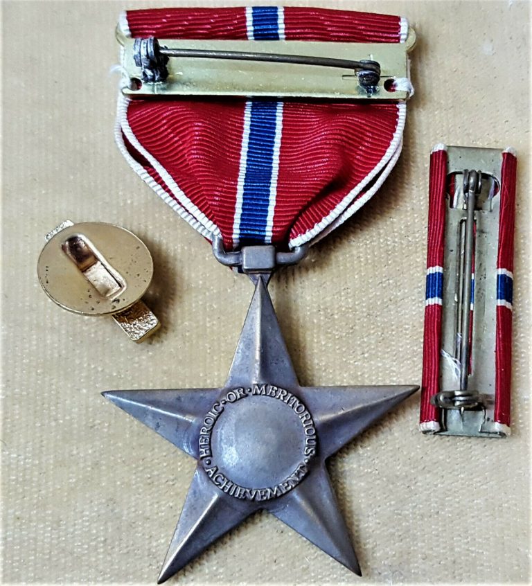 VINTAGE WW2 UNITED STATES AMERICA CASED BRONZE STAR MEDAL WITH RIBBON BARS