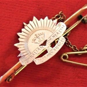 WW1 ERA AUSTRALIAN ARMY GOLD ANZAC RISING SUN SWEET HEART BADGE MEDAL*AIF