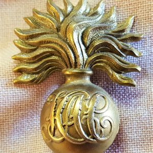 WW1 ERA BRITISH ARMY HONOURABLE ARTILLERY (INFANTRY) UNIFORM CAP BADGE