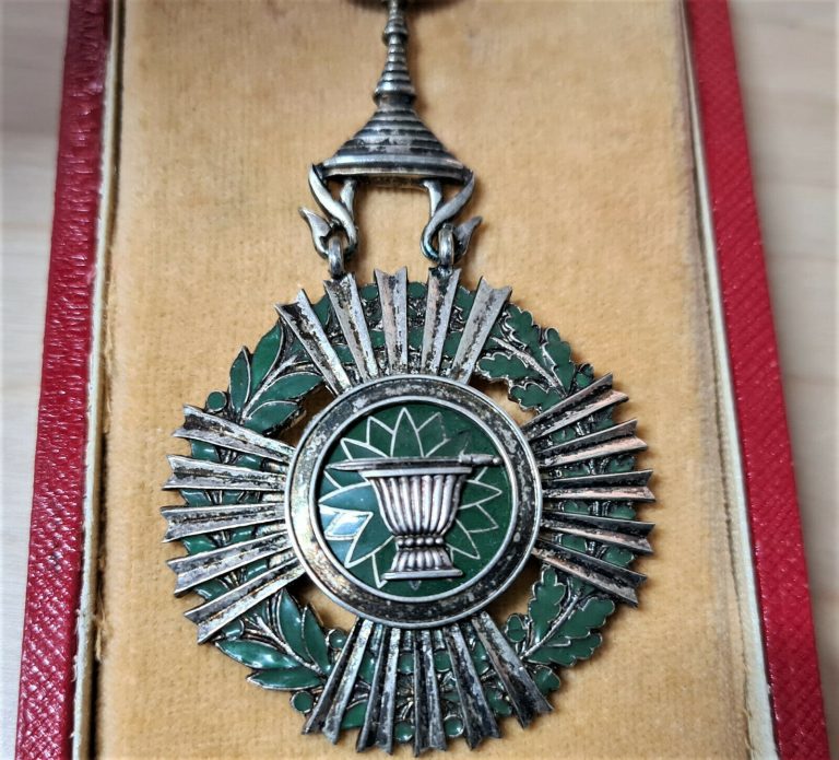 WW2 ERA KINGDOM OF CAMBODIA ORDER OF SAHAMETREI IN ARTHUR BERTRAND CASED MEDAL