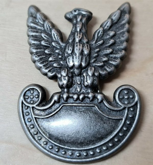 WW2 ERA POLISH PEOPLES ARMY UNIFORM CAP BADGE