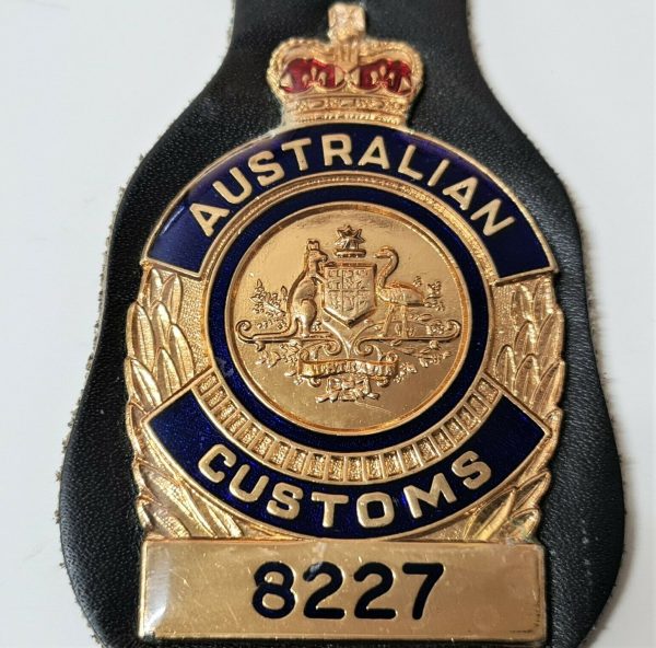 OBSOLETE AUSTRALIAN CUSTOMS UNIFORM POCKET ID BADGE 1990'S #8227