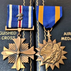 WW2 ERA US ARMY AIR FORCE USAAF DISTINGUISHED FLYING CROSS & AIR MEDAL CASED SET