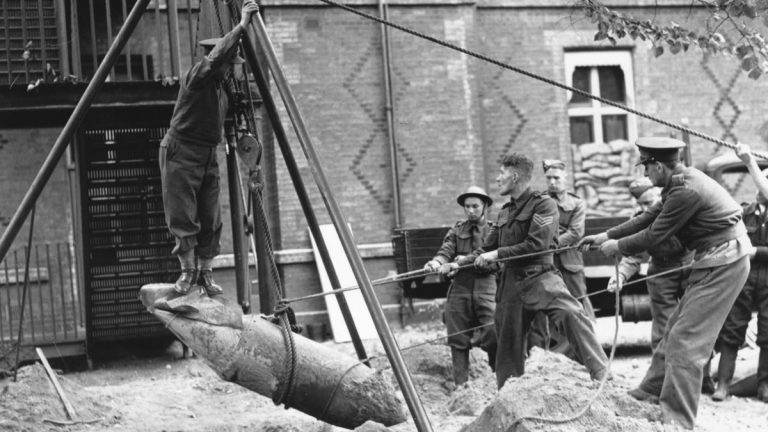 RARE WW2 RAF BOMB DISPOSAL AND LONG SERVICE MEDAL GROUP 1004889 SGT HARDIE RAF - Image 8