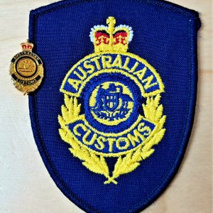 OBSOLETE 1980'S AUSTRALIAN CUSTOMS SERVICE UNIFORM PATCH & BADGE