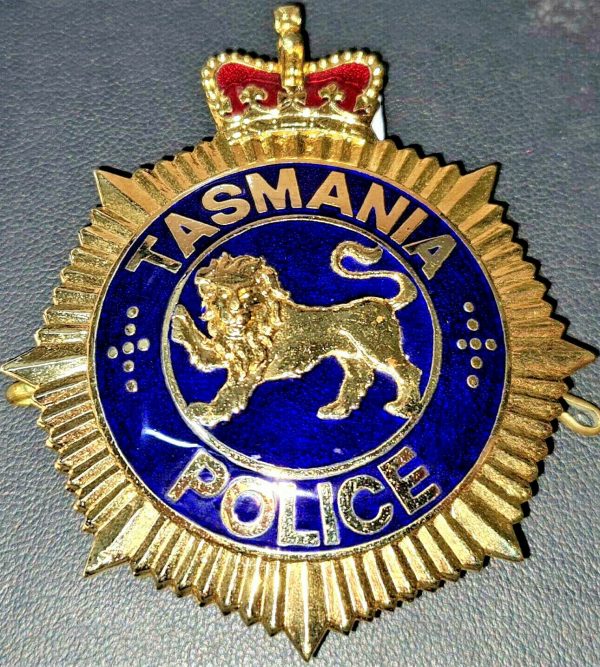 OBSOLETE AUSTRALIAN TASMANIA POLICE UNIFORM CAP BADGE 1960'S