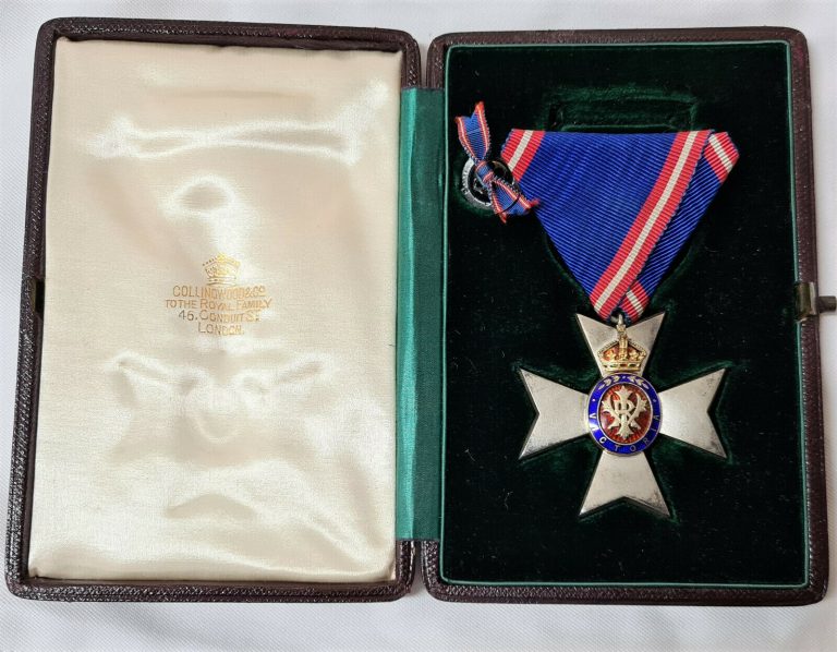 BRITISH PRE WW1 C.1902 ROYAL VICTORIAN ORDER 5TH CLASS MEDAL #195 CASED FOREIGN AWARD - Image 2