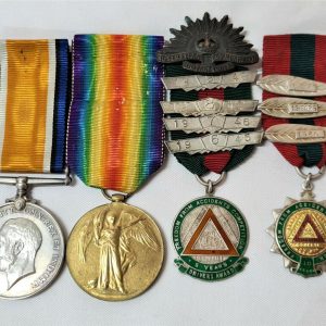 VINTAGE & RARE WW1 AUSTRALIAN ARMY MEDAL PAIR 426 JOSEPH EVANS 44TH BN AIF BADGE