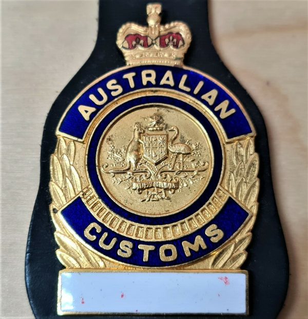 OBSOLETE AUSTRALIAN CUSTOMS PREVENTATIVE OFFICER UNIFORM POCKET ID BADGE 1980'S