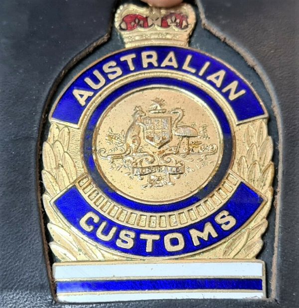 OBSOLETE AUSTRALIAN CUSTOMS SENIOR PREVENTATIVE OFFICER UNIFORM POCKET ID BADGE