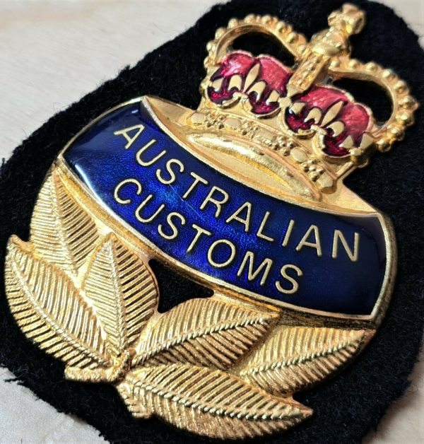 OBSOLETE AUSTRALIAN CUSTOMS UNIFORM CAP UNIFORM BADGE 1980'S