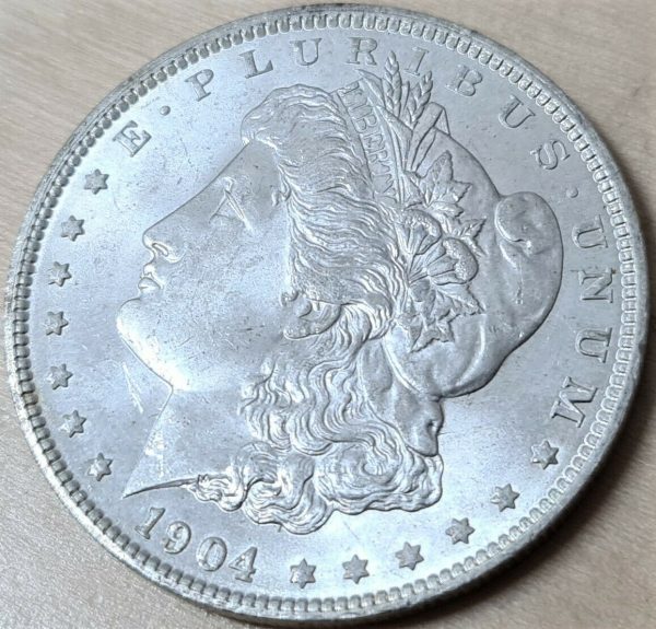 VINTAGE US MORGAN SILVER DOLLAR 1904 COIN