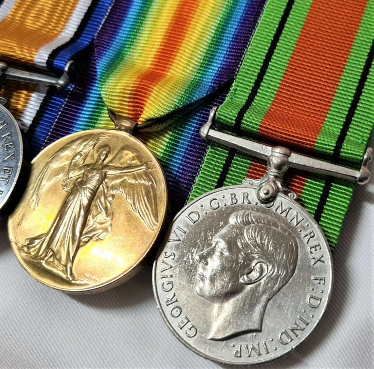 WW1 ROYAL FLYING CORPS, SOUTH WALES BORDERERS MEDALS: HANNAY FRANCE & SALONIKA WW2 HOME GUARD - Image 3