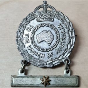 WW2 AUSTRALIAN MOTHER'S & WOMEN'S RELATIVES SON IN SERVICE BADGE A113255 1942