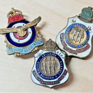 CUMPSTONS PERTHWW2 AUSTRALIAN RETURNED SERVICES LEAGUE & RAAF ASSOCIATION BADGES