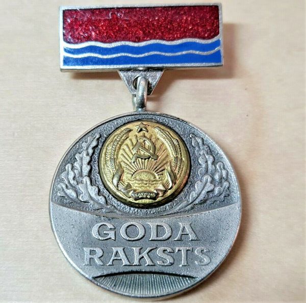 POST WW2 ISSUE LATVIA HONOURED WORKER MEDAL AWARD