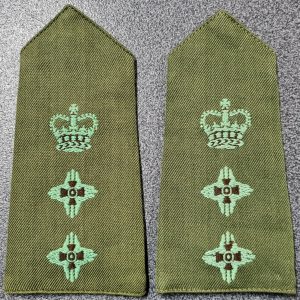 VIETNAM WAR ERA AUSTRALIAN ARMY UNIFORM RANK SHOULDER BOARDS GREEN