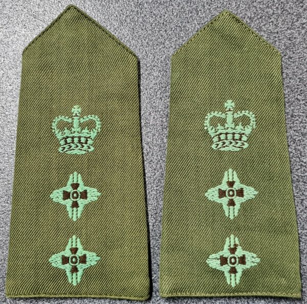 VIETNAM WAR ERA AUSTRALIAN ARMY UNIFORM RANK SHOULDER BOARDS GREEN