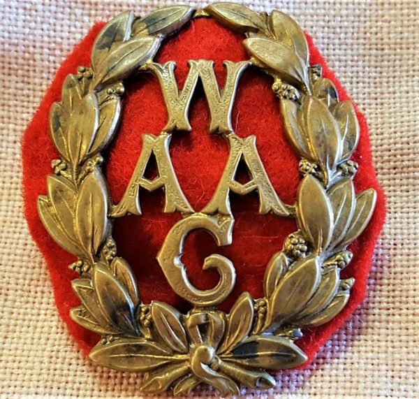 WW1 ERA BRITISH WOMEN'S ARMY AUXILIARY CORPS UNIFORM CAP BADGE