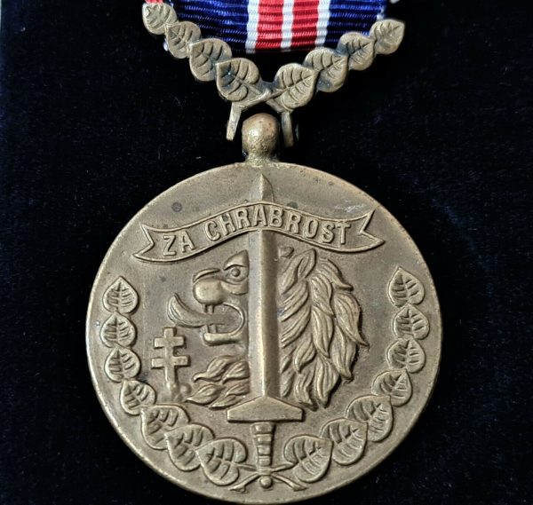 WW2 CZECHOSLOVAKIA BRAVERY MEDAL Medaila za Chrabrosť WITH RARE CASE ISSUE