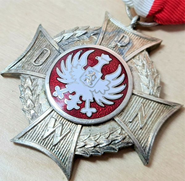 WW2 POLAND CROSS OF THE POLISH RESISTANCE ORGANISATION & INDEPENDENCE MEDAL