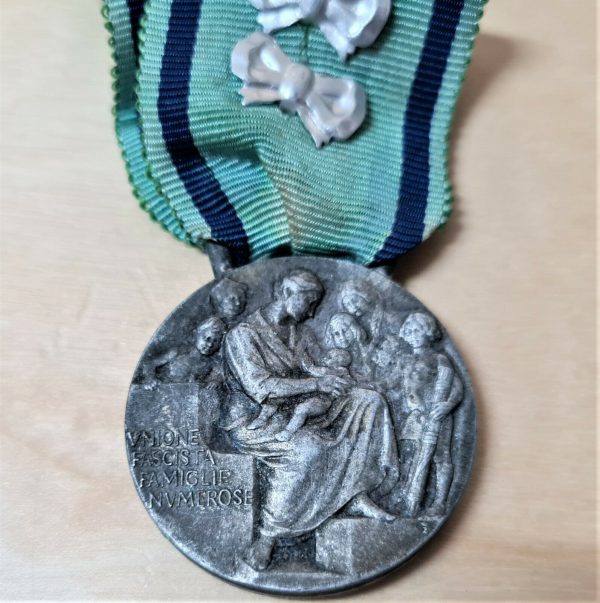 15 CHILDREN!! WW2 ERA ITALY MUSSOLINI FASCIST CIVILIAN MOTHERS MEDAL