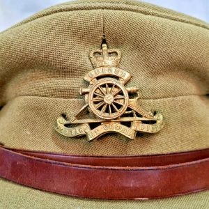 1950'S ERA BRITISH ARMY UNIFORM PEAKED CAP ROYAL ARTILLERY OFFICER POST WW2