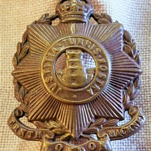 POST WW1 ERA BRITISH ARMY 10th LONDON REGIMENT (HACKNEY) BN UNIFORM CAP BADGE