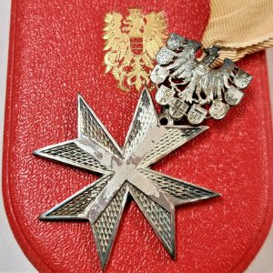 POST WW2 REPUBLIC OF AUSTRIA CROSS OF MERIT IN SILVER MEDAL IN CASE OF ISSUE