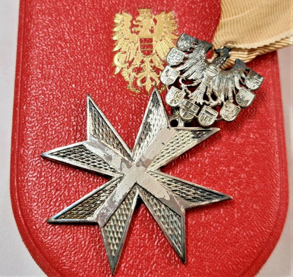 POST WW2 REPUBLIC OF AUSTRIA CROSS OF MERIT IN SILVER MEDAL IN CASE OF ISSUE