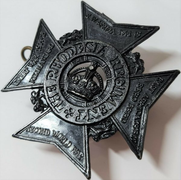 POST WW2 VINTAGE RHODESIAN REGIMENT ARMY UNIFORM CAP BADGE