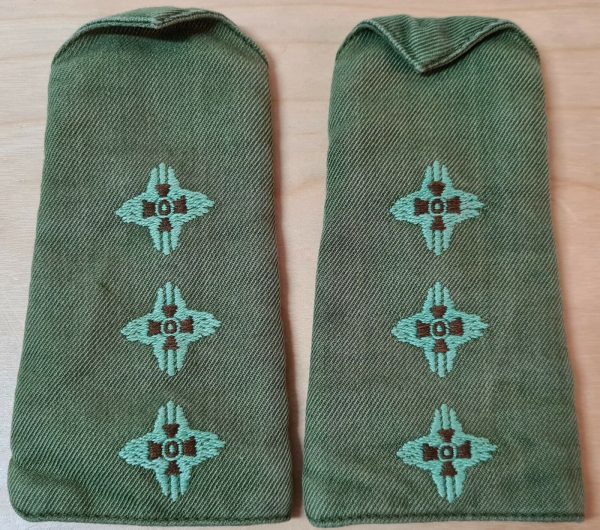 VIETNAM WAR ERA AUSTRALIAN ARMY UNIFORM RANK SHOULDER BOARDS GREEN CAPTAIN